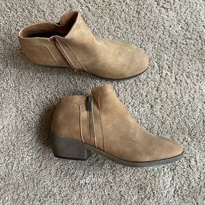 Ankle boots - Size 8 1/2 - Like New condition